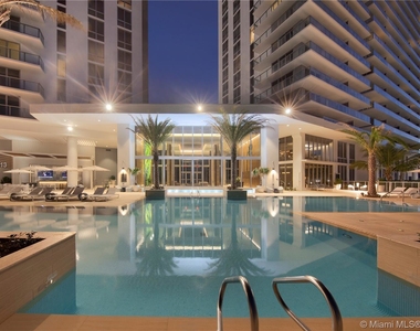 16385 Biscayne Blvd - Photo Thumbnail 16