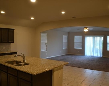 5100 Royal Springs Drive - Photo Thumbnail 9