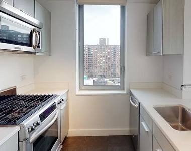 801 Amsterdam Ave - Photo Thumbnail 3