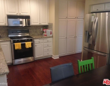 916 15th St Apt 7 - Photo Thumbnail 1