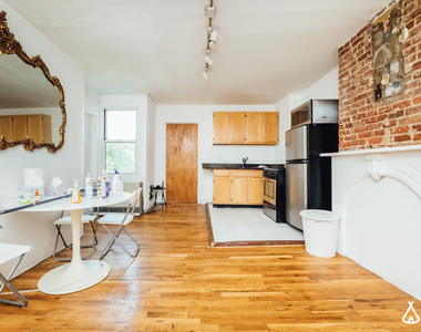 99 Hall St - Unit: 2 - Photo Thumbnail 8