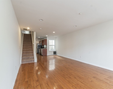 2353 N Park Ave Unit 2 - Photo Thumbnail 24