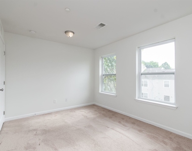 2353 N Park Ave Unit 2 - Photo Thumbnail 13