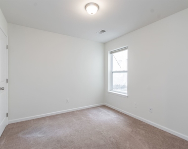 2353 N Park Ave Unit 2 - Photo Thumbnail 11