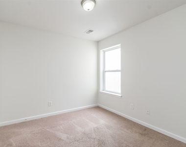 2353 N Park Ave Unit 2 - Photo Thumbnail 22