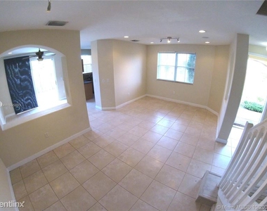 990 Sw 99th Ct - Photo Thumbnail 2