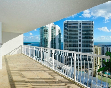 1200 Brickell Bay Dr - Photo Thumbnail 0