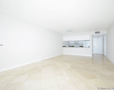 1200 Brickell Bay Dr - Photo Thumbnail 6