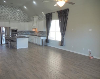 3805 Monte Verde Way - Photo Thumbnail 7