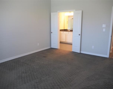 3805 Monte Verde Way - Photo Thumbnail 11