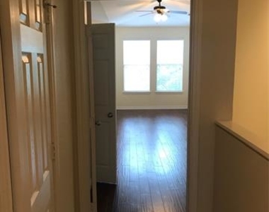 1202 Lake Pointe Way - Photo Thumbnail 15