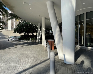 1 E Collins Ave - Photo Thumbnail 48