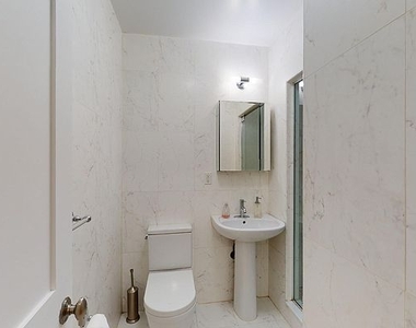 417 Manhattan Avenue - Photo Thumbnail 8