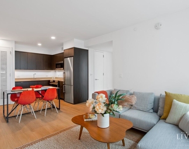 Flexible Move in date*Corner 2bed and 2 bath with lots of closets, south/west facing, No brokers fee + 1st month free*Washer/dryer - Photo Thumbnail 1