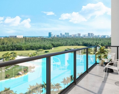 14585 Biscayne Blvd - Photo Thumbnail 4