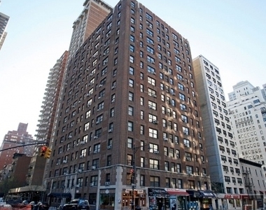 East 58th Street - Photo Thumbnail 6