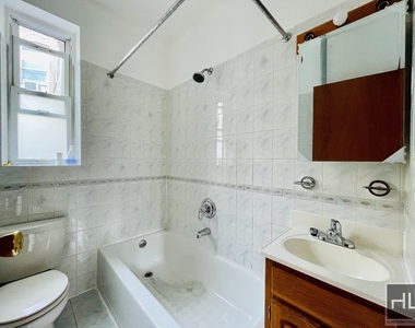 23-40 31 Avenue - Photo Thumbnail 9