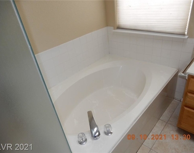 7840 Millhopper Avenue - Photo Thumbnail 17