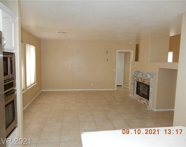 7840 Millhopper Avenue - Photo Thumbnail 10