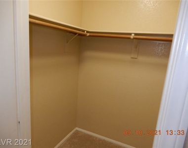 7840 Millhopper Avenue - Photo Thumbnail 32