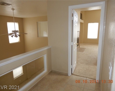 7840 Millhopper Avenue - Photo Thumbnail 15