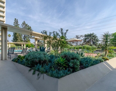 4455 Los Feliz Blvd - Photo Thumbnail 31