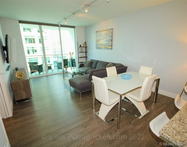 950 Brickell Bay Dr - Photo Thumbnail 7