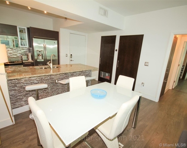 950 Brickell Bay Dr - Photo Thumbnail 11