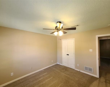 1107 Saint Andrews Drive - Photo Thumbnail 27