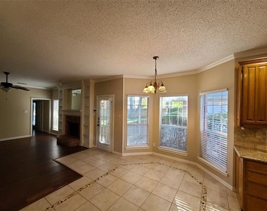 1107 Saint Andrews Drive - Photo Thumbnail 10