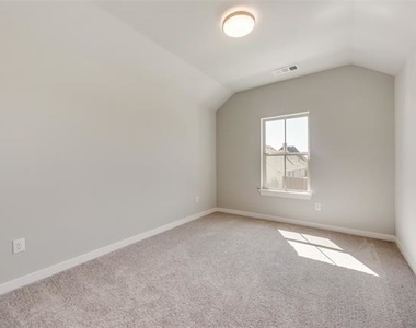 1724 Everitt Trail - Photo Thumbnail 15