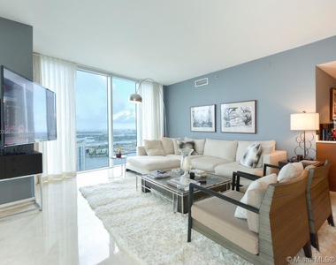 465 Brickell Ave - Photo Thumbnail 1