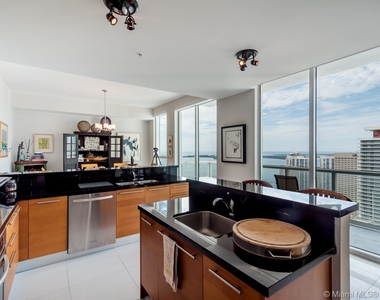 244 Biscayne Blvd - Photo Thumbnail 5