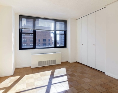 245 East 40th Street - Photo Thumbnail 4