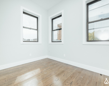 644 Lorimer Street - Photo Thumbnail 13