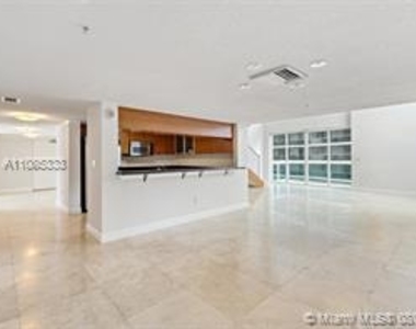 1800 North Bayshore Drive - Photo Thumbnail 6