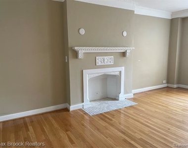 15 E Kirby St Apt 1215 - Photo Thumbnail 1