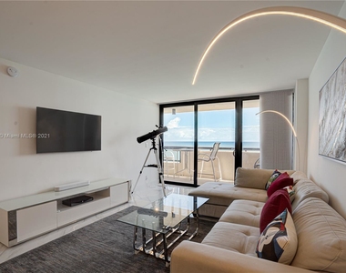 2555 Collins Ave - Photo Thumbnail 3