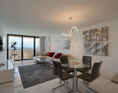 2555 Collins Ave - Photo Thumbnail 4