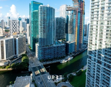 500 Brickell Ave - Photo Thumbnail 16