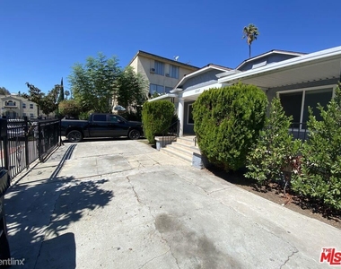 5547 Romaine St - Photo Thumbnail 0