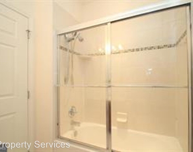 300 E Elm Street Unit 2303 - Photo Thumbnail 4