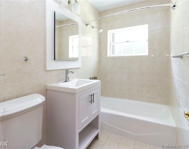 4930 Riviera Dr #0 - Photo Thumbnail 9