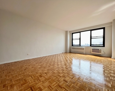 160 Parkside Avenue - Photo Thumbnail 2