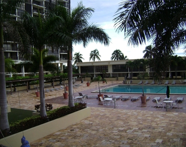 1901 Brickell Ave - Photo Thumbnail 2