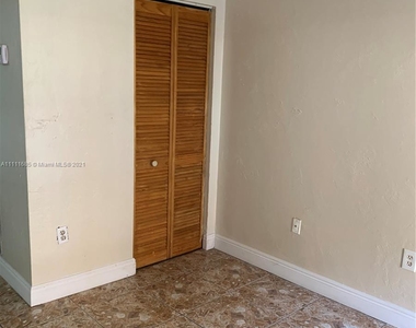 7241 Miami Lakes Dr - Photo Thumbnail 4