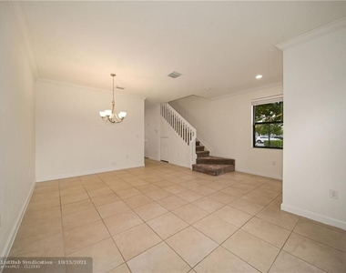 9288 W 33rd Ct - Photo Thumbnail 2