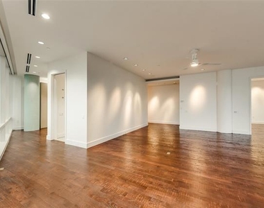 2408 Victory Park Lane - Photo Thumbnail 23