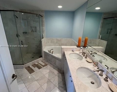 901 Brickell Key Blvd - Photo Thumbnail 10