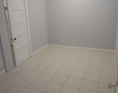 2649 West Walton Street - Photo Thumbnail 6